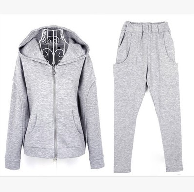 Γυναικεία αθλητική και casual φόρμα σε μαύρο και γκρι χρώμα