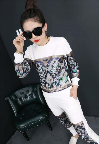 Γυναικείο αθλητικό σετ με εκτυπώσεις σε τρία χρώματα