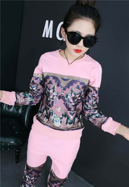 Γυναικείο αθλητικό σετ με εκτυπώσεις σε τρία χρώματα