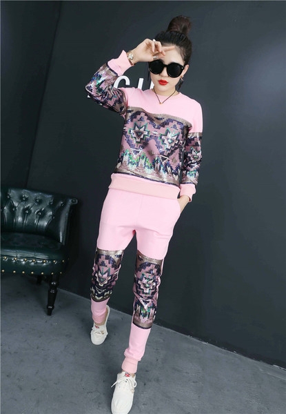 Γυναικείο αθλητικό σετ με εκτυπώσεις σε τρία χρώματα