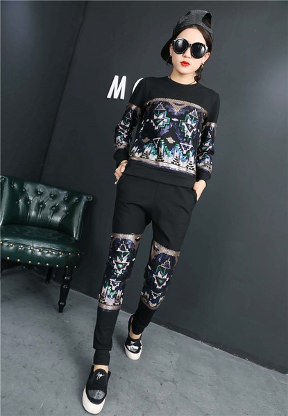 Γυναικείο αθλητικό σετ με εκτυπώσεις σε τρία χρώματα