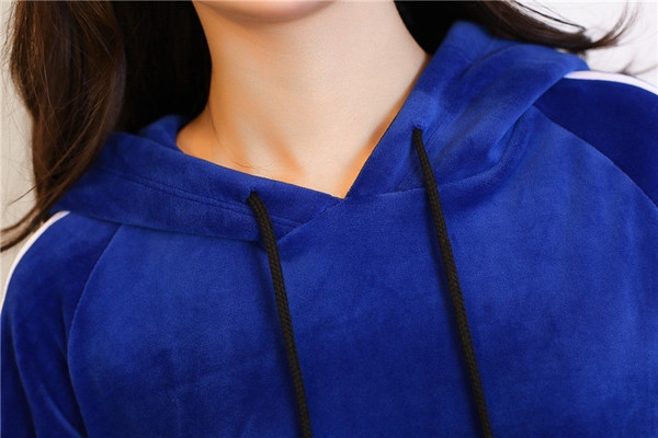 Γυναικεία αθλητικά σύνολα με βελούδο σε τρία χρώματα-μαύρο καφέ και μπλε