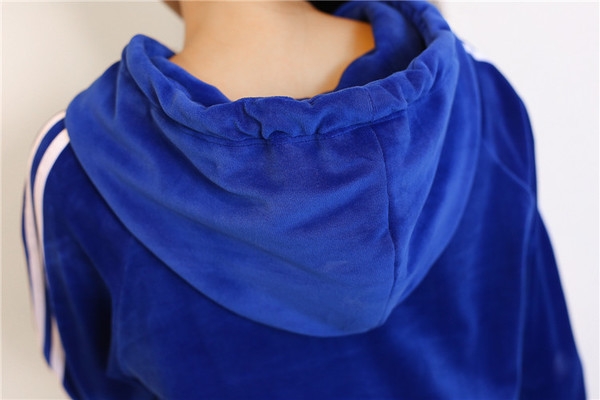 Γυναικεία αθλητικά σύνολα με βελούδο σε τρία χρώματα-μαύρο καφέ και μπλε