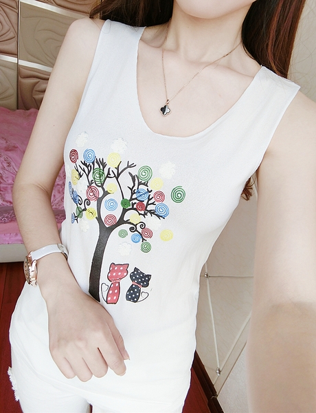 Κυρίες λευκή οροφή της δεξαμενής με διάφορες εφαρμογές