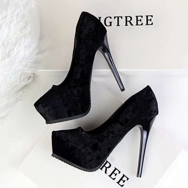 Дамски обувки с висок ток и кадифе на платформа