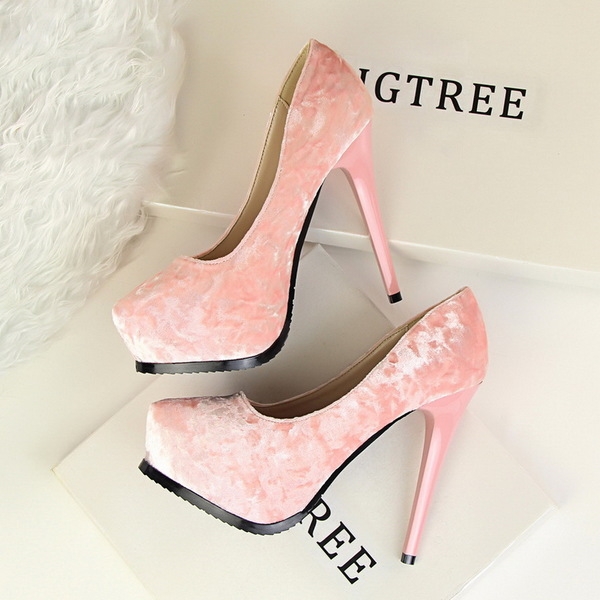 Дамски обувки с висок ток и кадифе на платформа