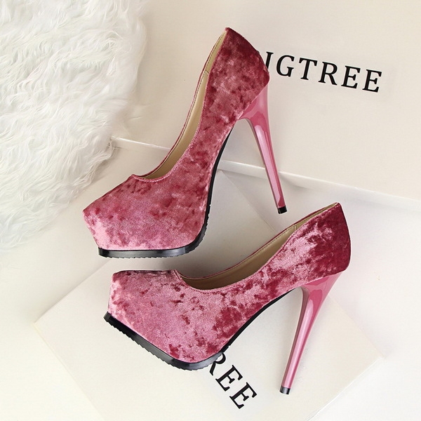 Дамски обувки с висок ток и кадифе на платформа