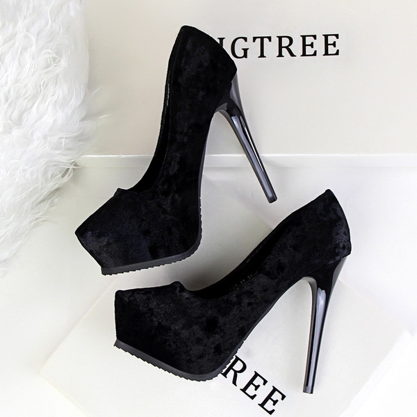 Дамски обувки с висок ток и кадифе на платформа