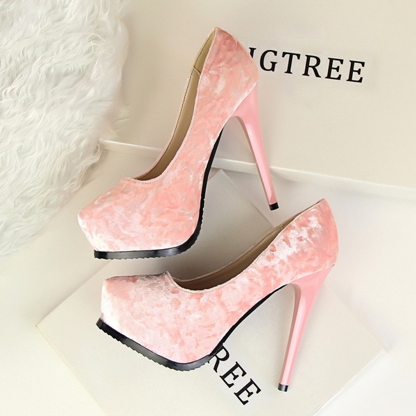 Дамски обувки с висок ток и кадифе на платформа