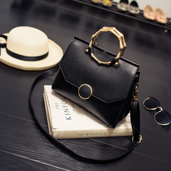 Дамски чанти от еко кожа и мека повърхност със следните модели: зелен розов черен бял