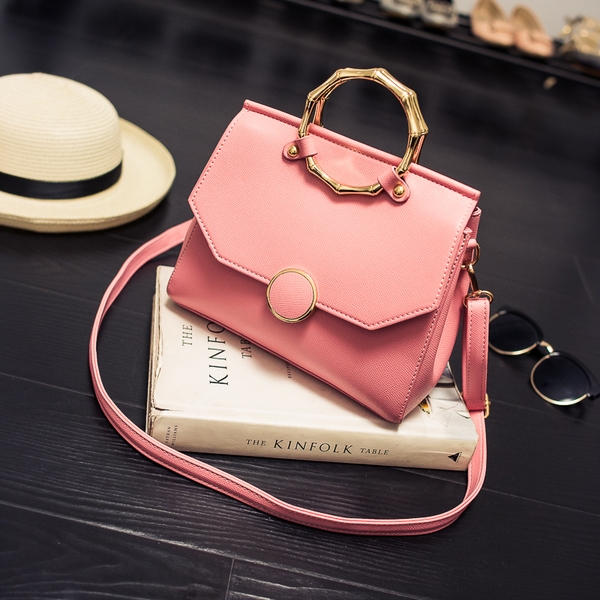 Дамски чанти от еко кожа и мека повърхност със следните модели: зелен розов черен бял