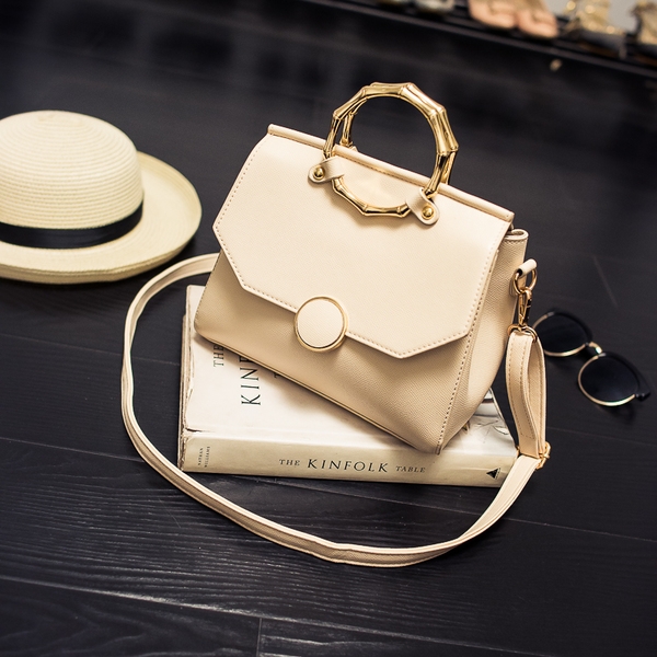 Дамски чанти от еко кожа и мека повърхност със следните модели: зелен розов черен бял