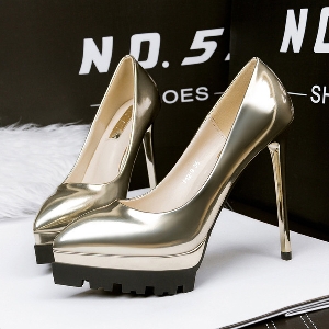 Дамски официални обувки с метален ефект и грайферна удобна подметка 