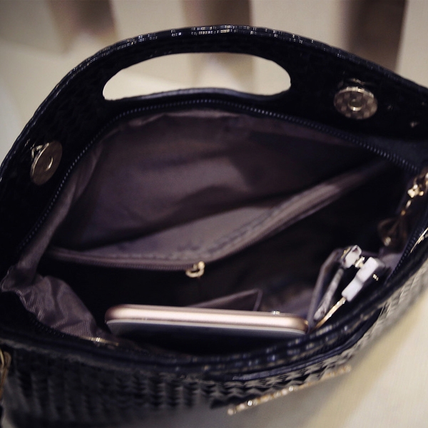 Дамска мини клъч чанта в три цвята - розова, цикламена, черна Хит модел от еко кожа