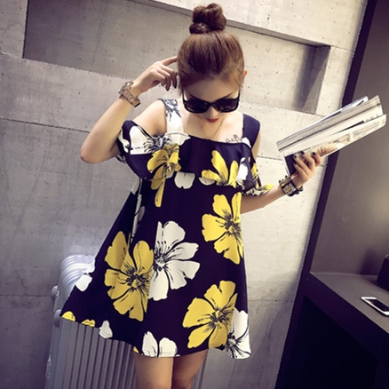 Дамска актуална лятна рокля с флорални мотиви къса