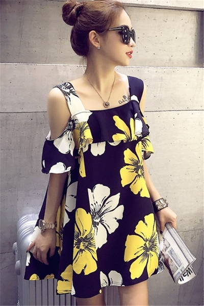 Дамска актуална лятна рокля с флорални мотиви къса