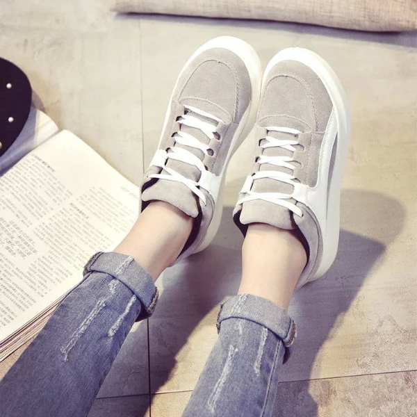 Дамски стилни маратонки с връзки в черен, сив и цикламен цвят