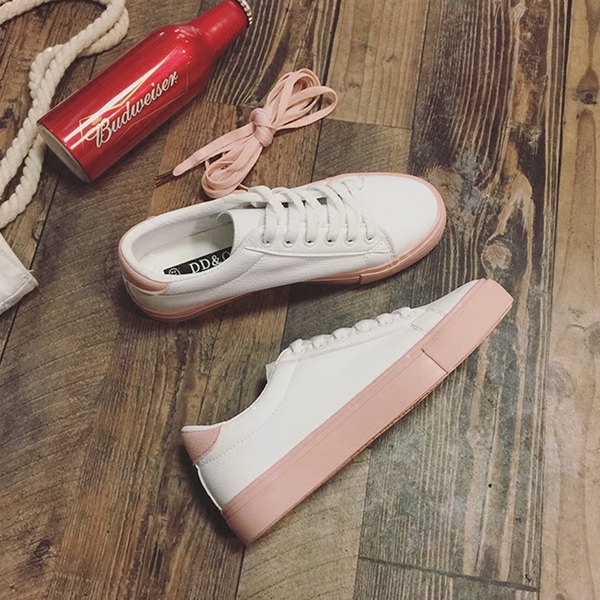 Ежедневни дамски кецове с черна и розова подметка в изчистен модел