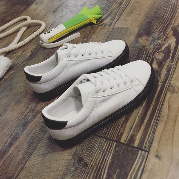 Ежедневни дамски кецове с черна и розова подметка в изчистен модел