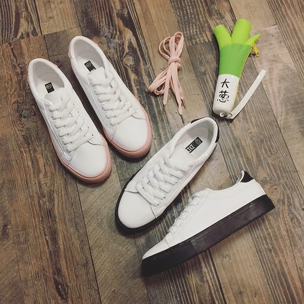 Ежедневни дамски кецове с черна и розова подметка в изчистен модел