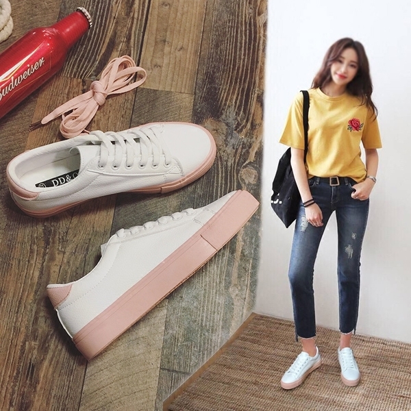 Ежедневни дамски кецове с черна и розова подметка в изчистен модел