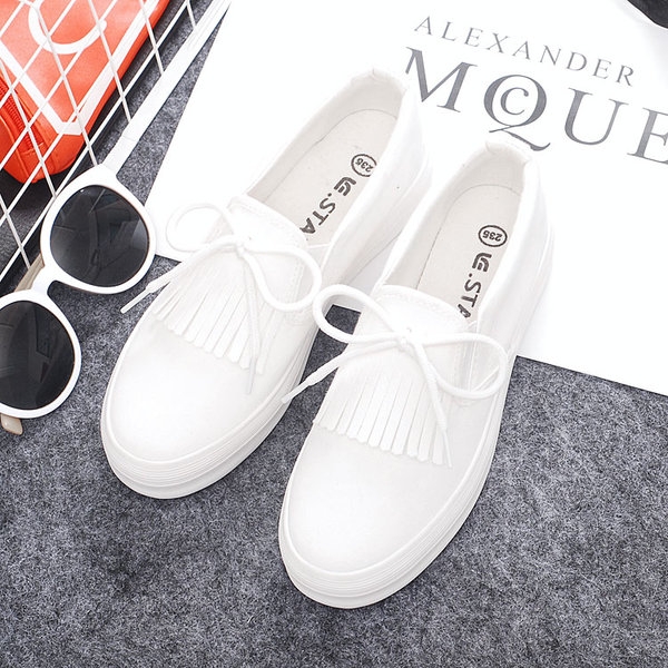 Стилни ежедневни дамски мокасини с връзки в бял и черен цвят