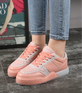 Γυναικεία αθλητικά παπούτσια με παχιά σόλα σε λευκό και ροζ χρώμα
