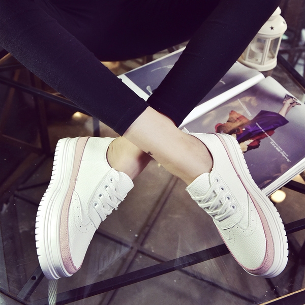 Дамски стилни маратонки на платформа в червен, черен и розов цвят