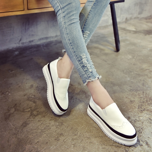 Ежедневни дамски мокасини в черен, розов и червен цвят на платформа - 3-5см