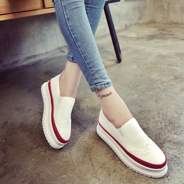 Ежедневни дамски мокасини в черен, розов и червен цвят на платформа - 3-5см