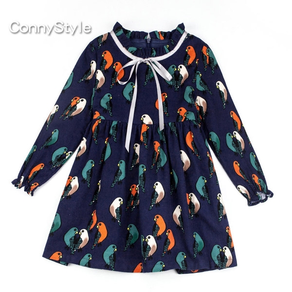 Широка детска рокля за момичета с дълъг ръкав, в тъмносин цвят с цветни мотиви