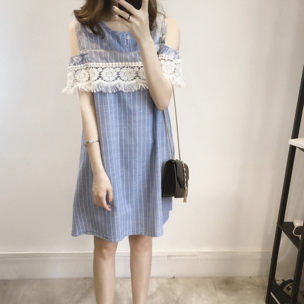 Дамска светлосиня рокля с дантела за бременни