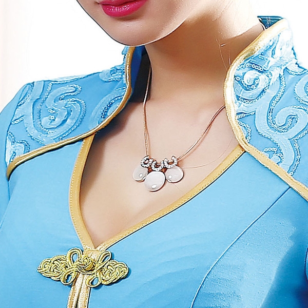 Дамски екип от две части модерна риза с къс ръкав и пола с невероятни цветова морско синьо, червени, черни