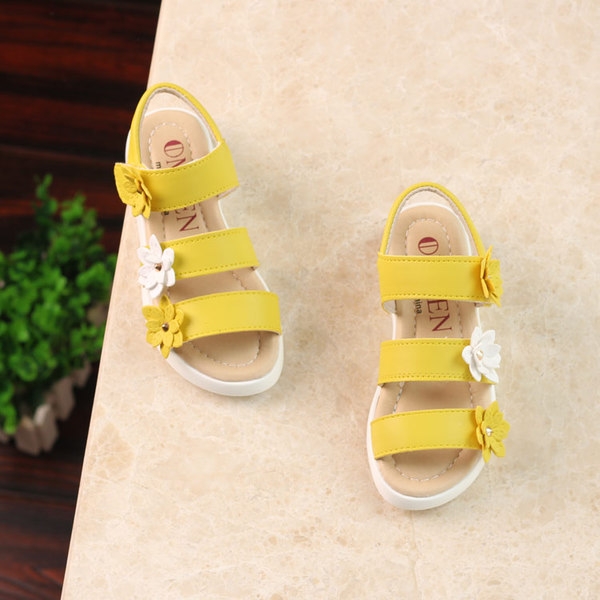Детски летни сандали розови, бели и жълти на цветя с лепки