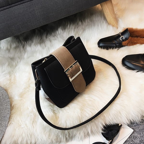 Дамска мини компактна чанта от изкуствена кожа и мека повърхност черена, черна, сива 