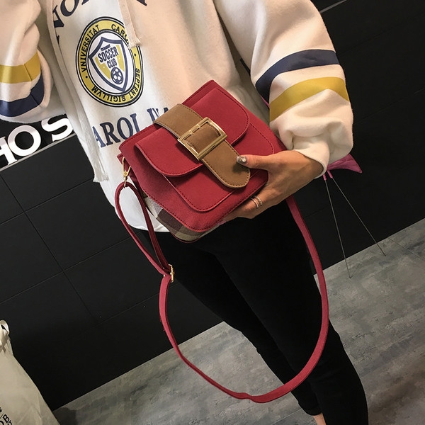 Дамска мини компактна чанта от изкуствена кожа и мека повърхност черена, черна, сива 