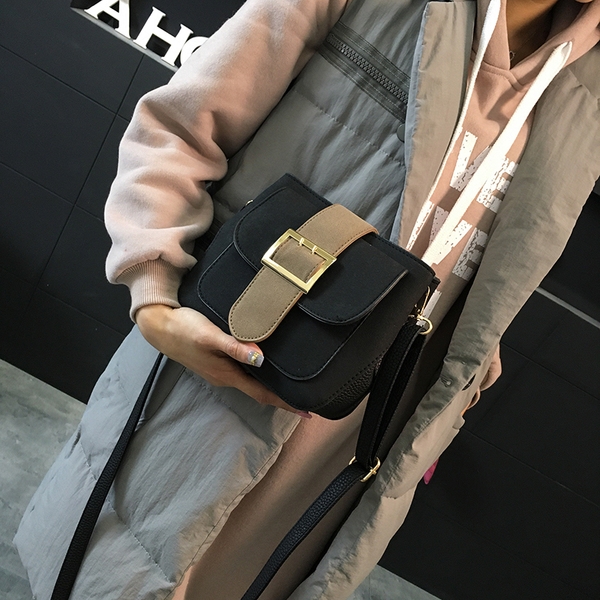 Дамска мини компактна чанта от изкуствена кожа и мека повърхност черена, черна, сива 