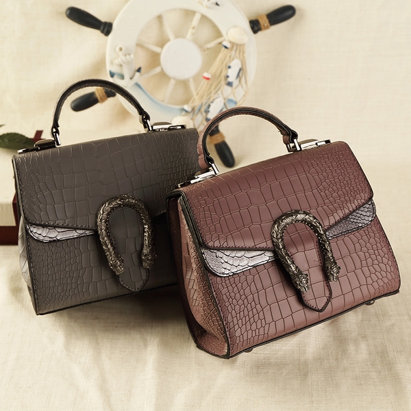 Дамска ретро чанта от еко кожа кафява, червена, сива, черна