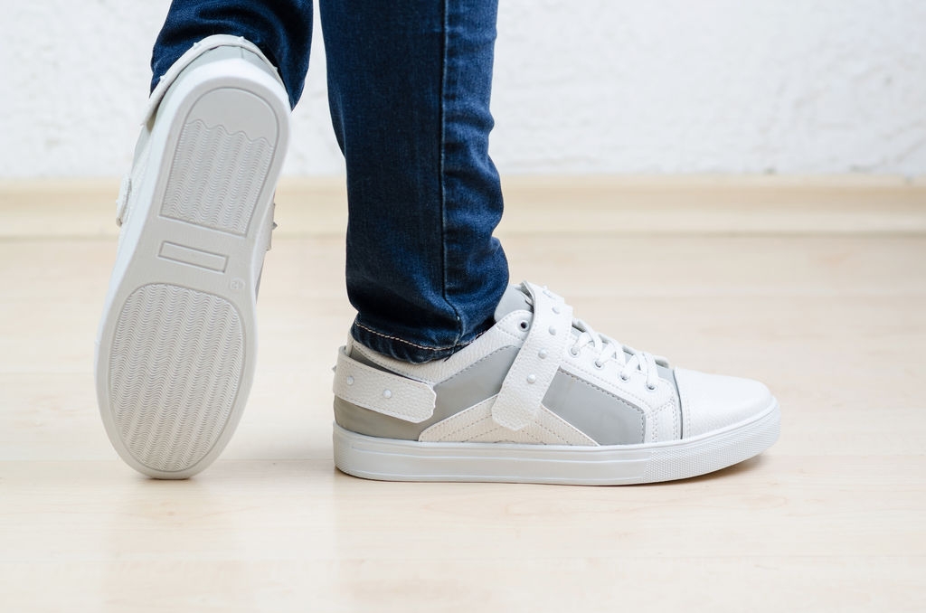 Ниски кецове Coner Spikes White