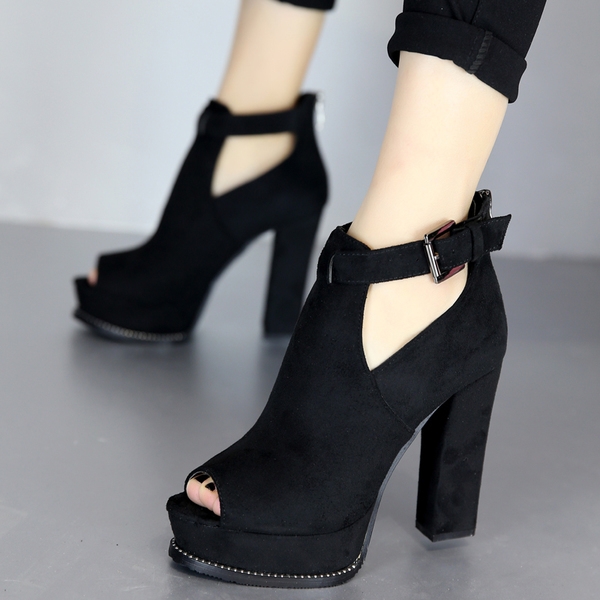 Дамски удобни високи боти в два цвята с катарама отворени в предната част