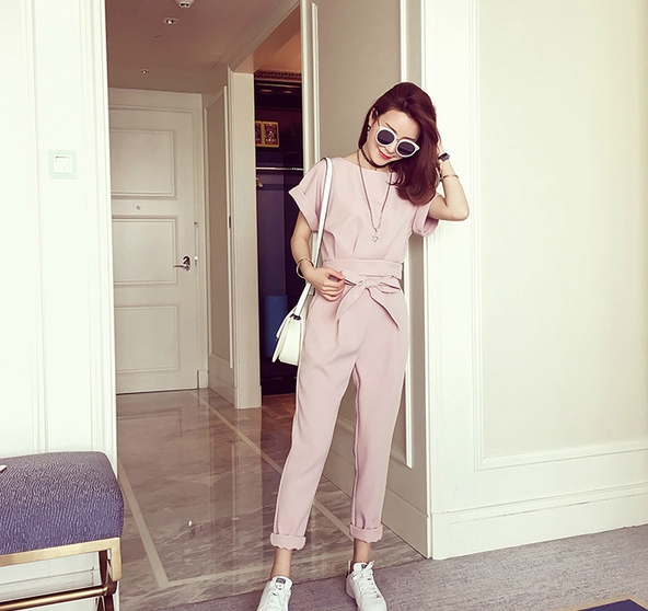 Дамски бледорозов пролетен комплект къса блузка и панталони