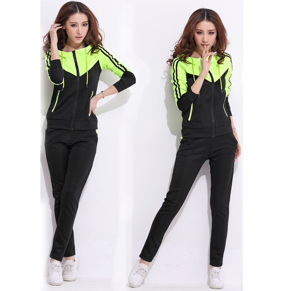 Дамски пролетен спортен екип за трениране или разходки