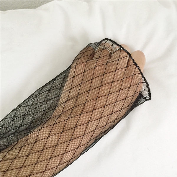 Модерна дамска дантелена блуза в различни модели, в черен цвят