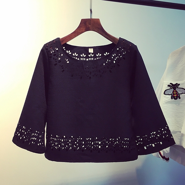 Стилна широка дамска блуза с 3/4 широки ръкави в бял и черен цвят