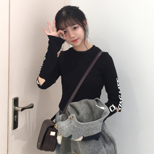 Дамска къса блуза с дълъг ръкав и надписи, в бял и черен цвят