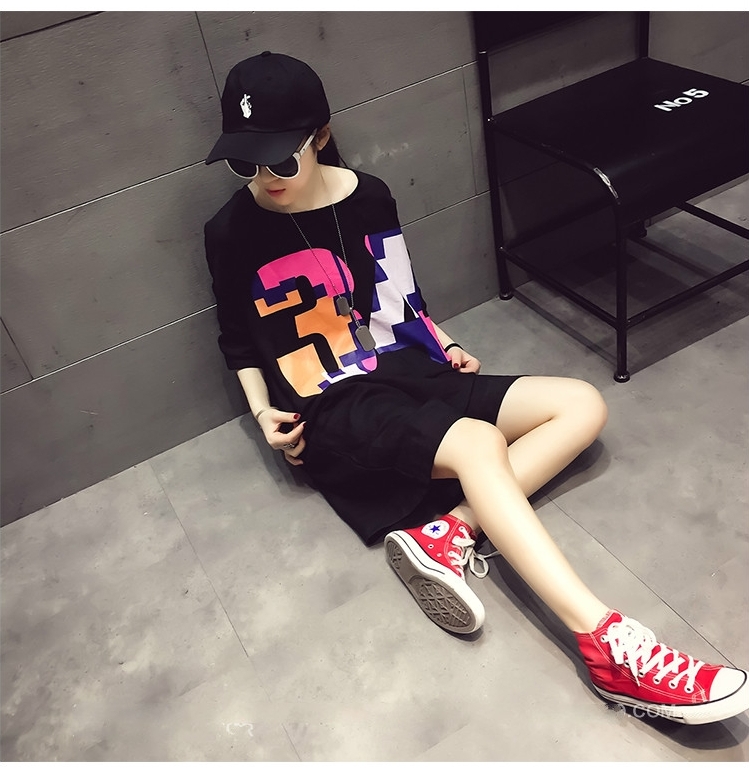 Дамска туника с 3/4 ръкав, широк модел, в бял, черен, червен и зелен цвят