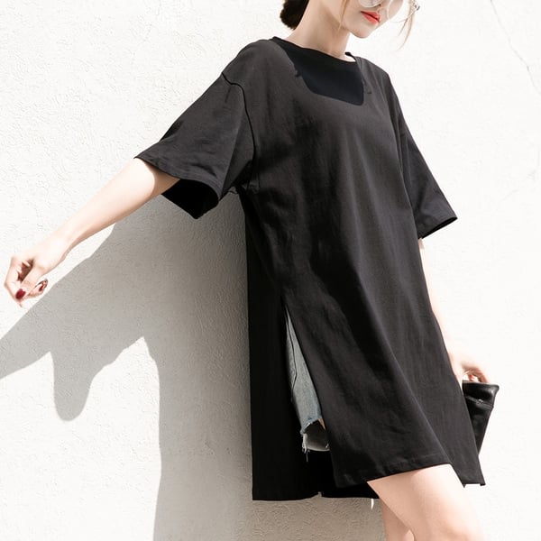 Спортна дамска туника с 3/4 ръкав, в бял и черен цвят с цепка