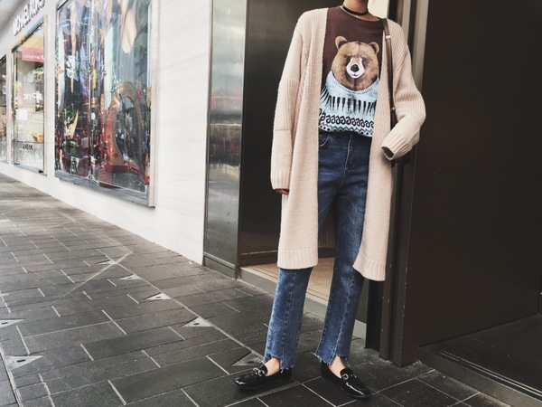 Стилна дамска блуза с изображение на мече, в бял и кафяв цвят с 3/4 ръкав