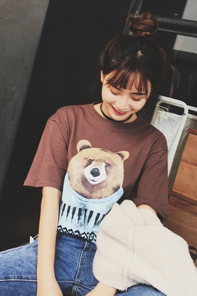 Стилна дамска блуза с изображение на мече, в бял и кафяв цвят с 3/4 ръкав