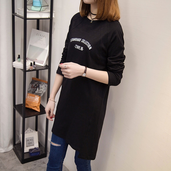 Дълга дамска туника широк модел с дълъг ръкав с надписи в бял розов и черен цвят